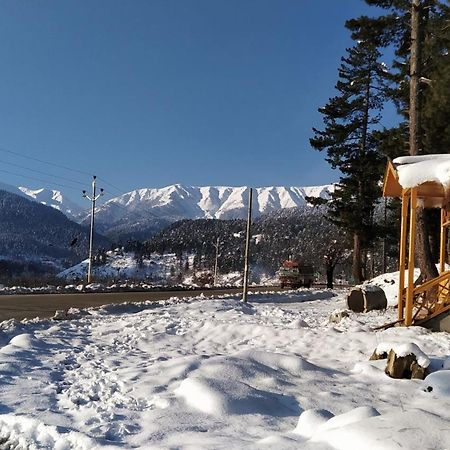 Everest Guest House Gulmarg Exterior photo