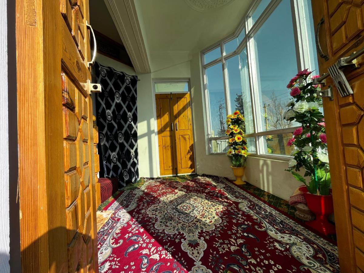 Everest Guest House Gulmarg Exterior photo