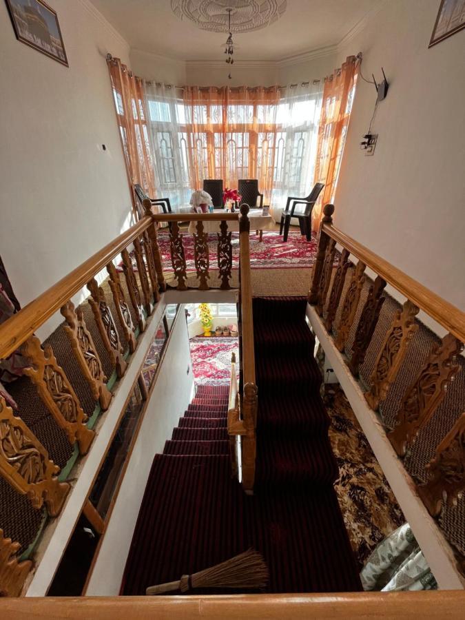 Everest Guest House Gulmarg Exterior photo
