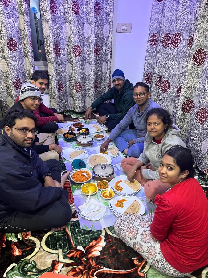 Everest Guest House Gulmarg Exterior photo